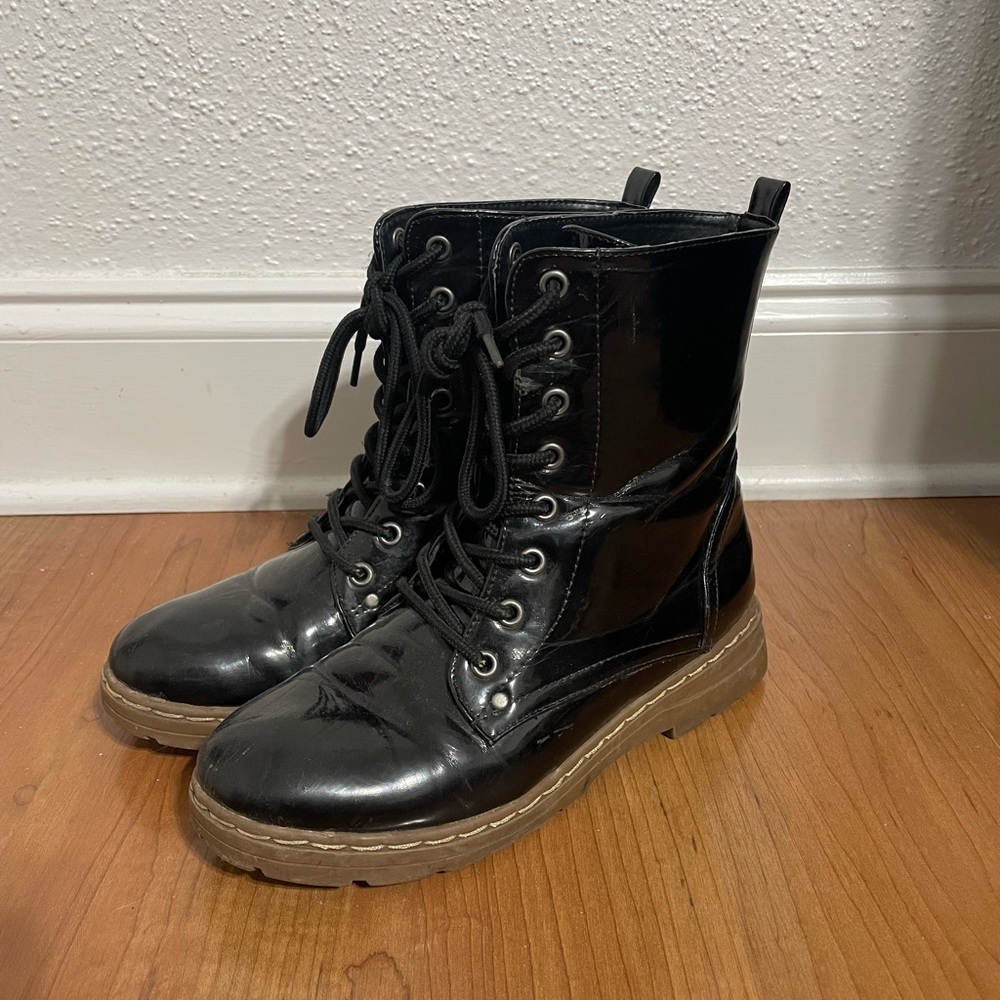 Combat boots